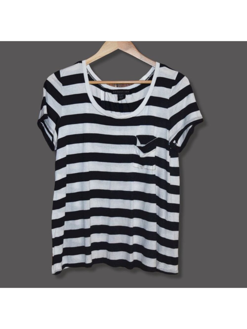 Attention Women's Sz S Flowing Pocket T-Shirt